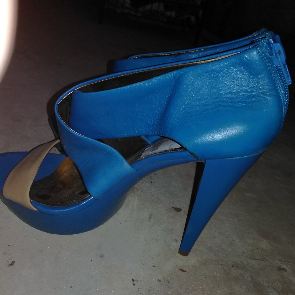 Heels - Picture 2 of 2